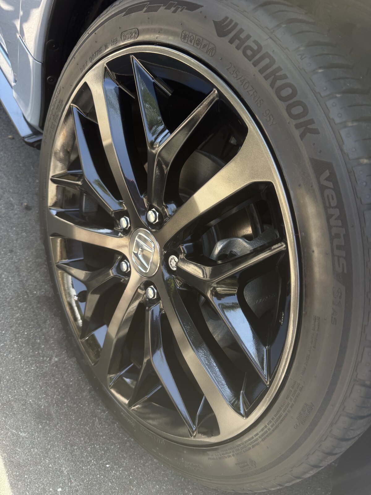 Honda Civic Si wheel with curb rash damage before mobile repair